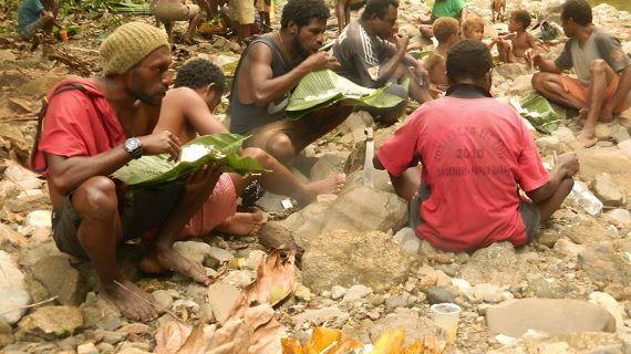 Keramahan Masyarakat Kampung Kambala, Papua Barat Indonesia