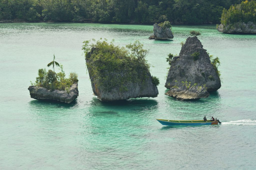 Keindahan Alam Wisata Teluk Triton